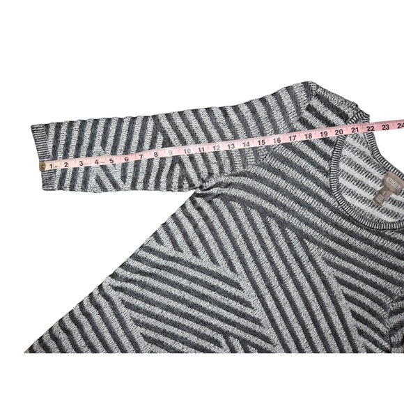 NWT Chicos Women's Sz 1 Black & Grey Striped Asymmetric Hem Sweater - Picture 6 of 9